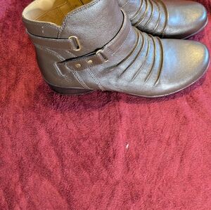 N/WOB Naturalizer women's brown leather pleated front ankle boots 7M